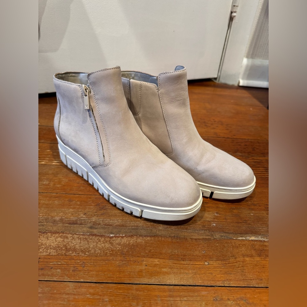 Vionic Uptown Sur Bootie size 39